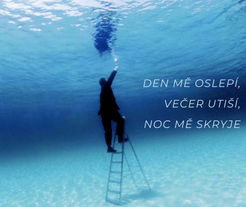 Den mě oslepí, večer utiší, noc mě skryje
